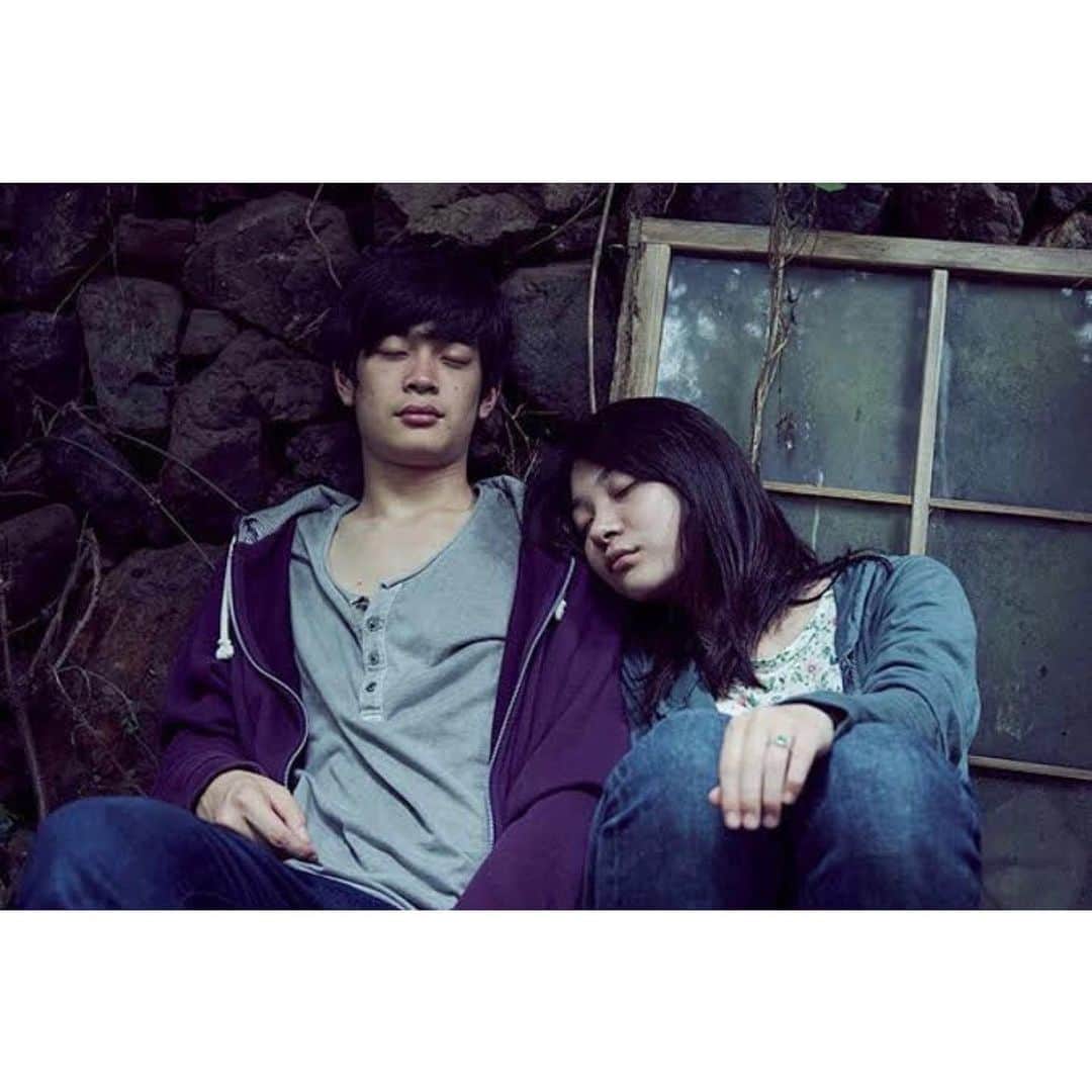 井之脇海のインスタグラム：「映画「月子」のDVDが 2021年3月3日(水)に発売されます。  「海辺の生と死」でもご一緒ささていただいた越川監督は、役者の“ウソ”をすぐに見抜く監督です。 W主演の三浦透子さんと一緒に、限りなくウソがなくなるよう、自分の全てをさらけ出して演じました。  今回のDVD発売で、再び皆さんにお届けできるのはとても嬉しいです。  ぜひ多くの方に見ていただきたいです。  #月子  #越川道夫 監督 #三浦透子 さん」