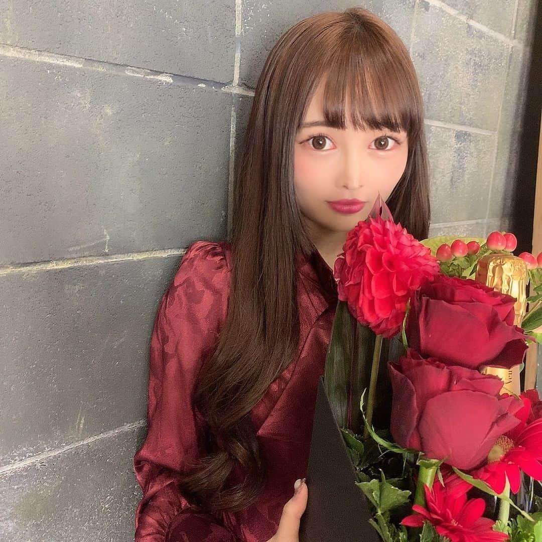 跡美しゅりさんのインスタグラム写真 - (跡美しゅりInstagram)「ラジオ公開収録始まります！！す！！  お花届いてた♡ｷｬｯｷｬ ありがとうございます♡  #AV女優 #跡美しゅり」2月26日 19時31分 - atomi_shuri