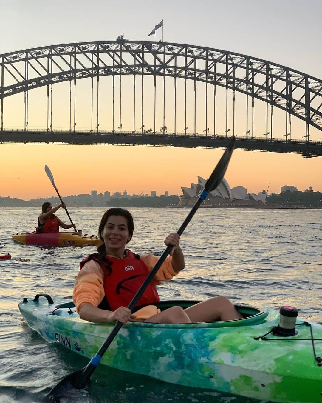 ムスタファ・アミニさんのインスタグラム写真 - (ムスタファ・アミニInstagram)「PERFECT sunrise for the perfect girl. Thank you @sydney_by_kayak for the amazing experience 🥰🌅🚣‍♀️👌 #sydneybykayak」2月26日 19時36分 - mustafaamini