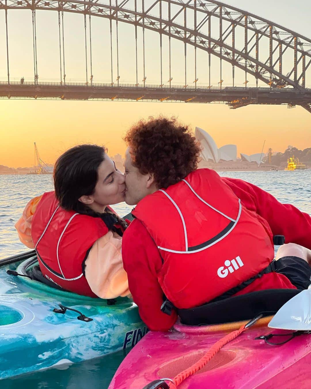 ムスタファ・アミニさんのインスタグラム写真 - (ムスタファ・アミニInstagram)「PERFECT sunrise for the perfect girl. Thank you @sydney_by_kayak for the amazing experience 🥰🌅🚣‍♀️👌 #sydneybykayak」2月26日 19時36分 - mustafaamini