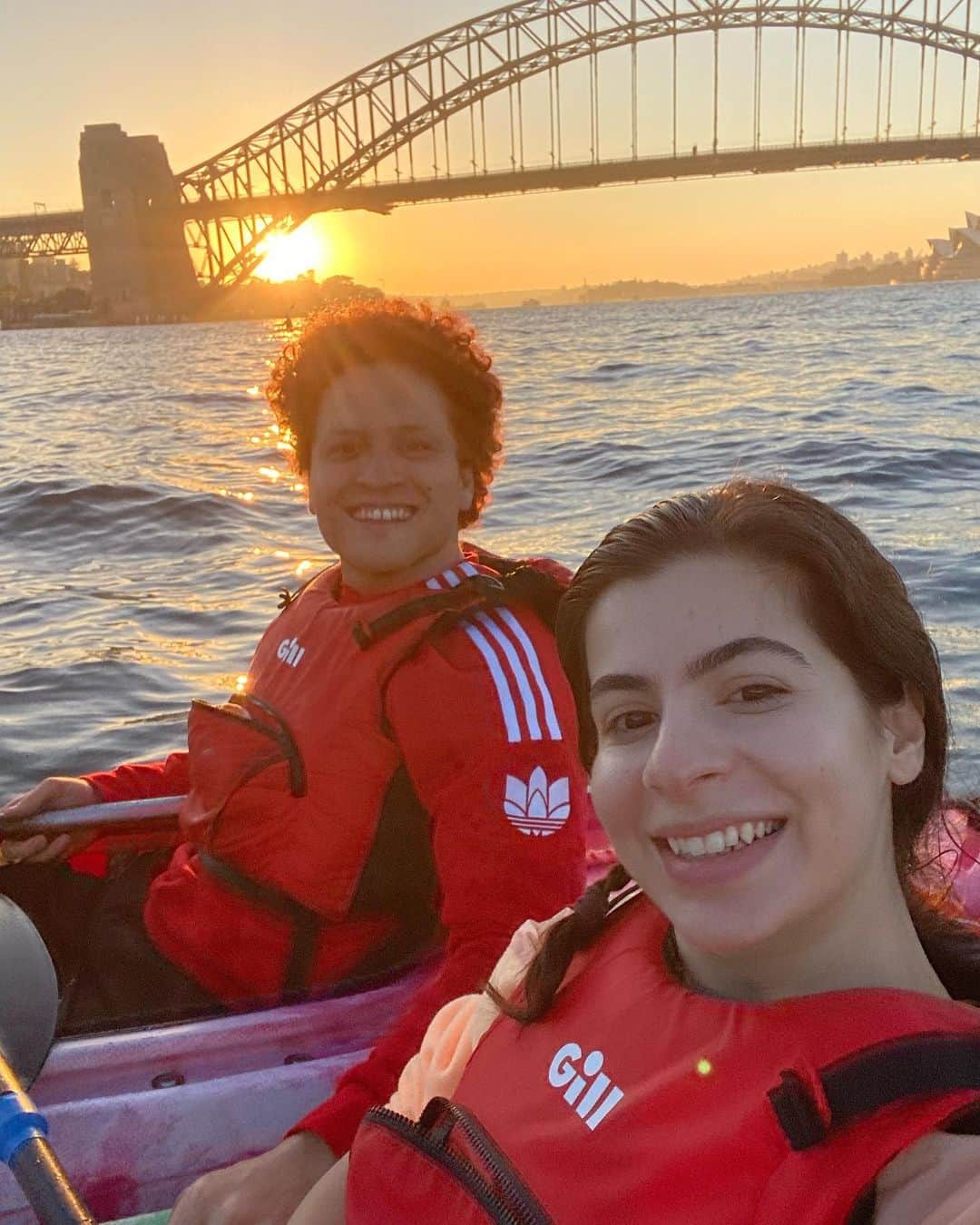 ムスタファ・アミニさんのインスタグラム写真 - (ムスタファ・アミニInstagram)「PERFECT sunrise for the perfect girl. Thank you @sydney_by_kayak for the amazing experience 🥰🌅🚣‍♀️👌 #sydneybykayak」2月26日 19時36分 - mustafaamini
