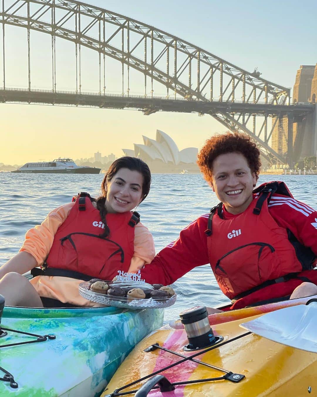 ムスタファ・アミニのインスタグラム：「PERFECT sunrise for the perfect girl. Thank you @sydney_by_kayak for the amazing experience 🥰🌅🚣‍♀️👌 #sydneybykayak」