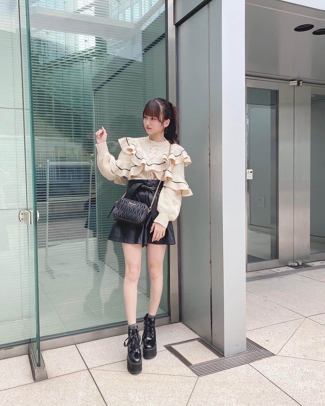 のインスタグラム：「🪞🦢﻿ ﻿ ﻿ tops♡ ﻿#lilybrown  bottom♡ ﻿#zara bag♡ #miumiu  ﻿ ﻿ #ウサギオンライン #160cmコーデ #春服 #春コーデ #全身コーデ #コーデ #code #着画 #きれいめコーデ #スナイデル #fashion#followme #小さめバッグ #fashionmodel #fashionstyle #fashionista #coordinate #ootd  #fff #lfl #ポニーテール」