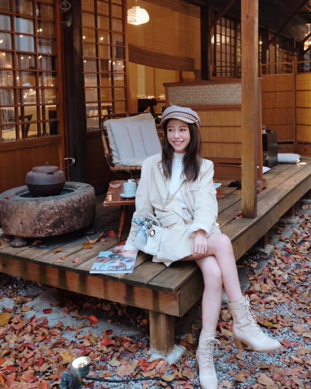 紀卜心さんのインスタグラム写真 - (紀卜心Instagram)「一秒來到京都的感覺🇯🇵😍地上滿滿楓葉 坐在戶外跟朋友聊天喝下午茶超chill 這裏採預約制喔～可以來拍一波美照  #outfit @scheming_gg」2月26日 19時38分 - eatzzz7