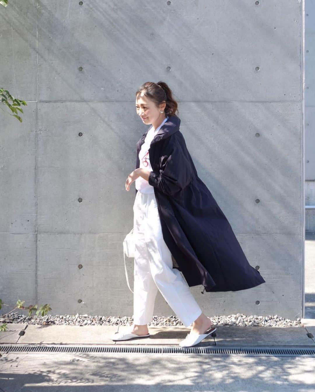Keikooooooのインスタグラム：「先日は、 @nanouniverse_official さんとのIGTV「私の選ぶ春のオススメ服」を、ご覧くださりありがとうございました‼︎  お気に入りのモッズコートを春らしくスタイリングしてみました♡  一年中着られるオールウェザーコート、是非動画でチェックしてみてください♪  https://www.instagram.com/tv/CLqy5ocB0ka/?igshid=1g11zv2l97rpr  @nanouniverse_press #ナノユニバース #nanouniverse #ママコーデ#春コーデ#女の子ママ#カジュアルコーデ#シンプルコーデ#モノトーンコーデ#春アウター #コーディネート#コーデ」