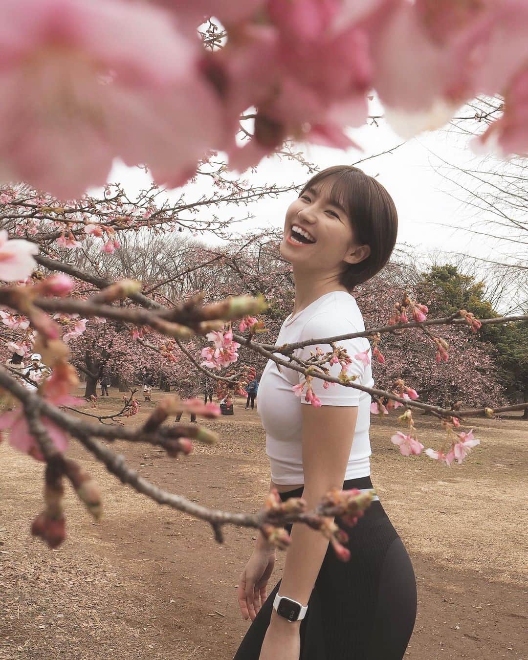 ほなみのインスタグラム：「. 私がこんなに毎日笑顔でいられるのは 大好きな仲間、福岡にいる家族、 応援してくれる友達、皆さんのおかげ☺︎ . 自分一人でなんて絶対に生きていけないから 感謝の心を忘れずに🌸 そして自分のできることをコツコツと。 あったか〜いこころと メラメラする情熱を持って明日も頑張ろう💪♡」
