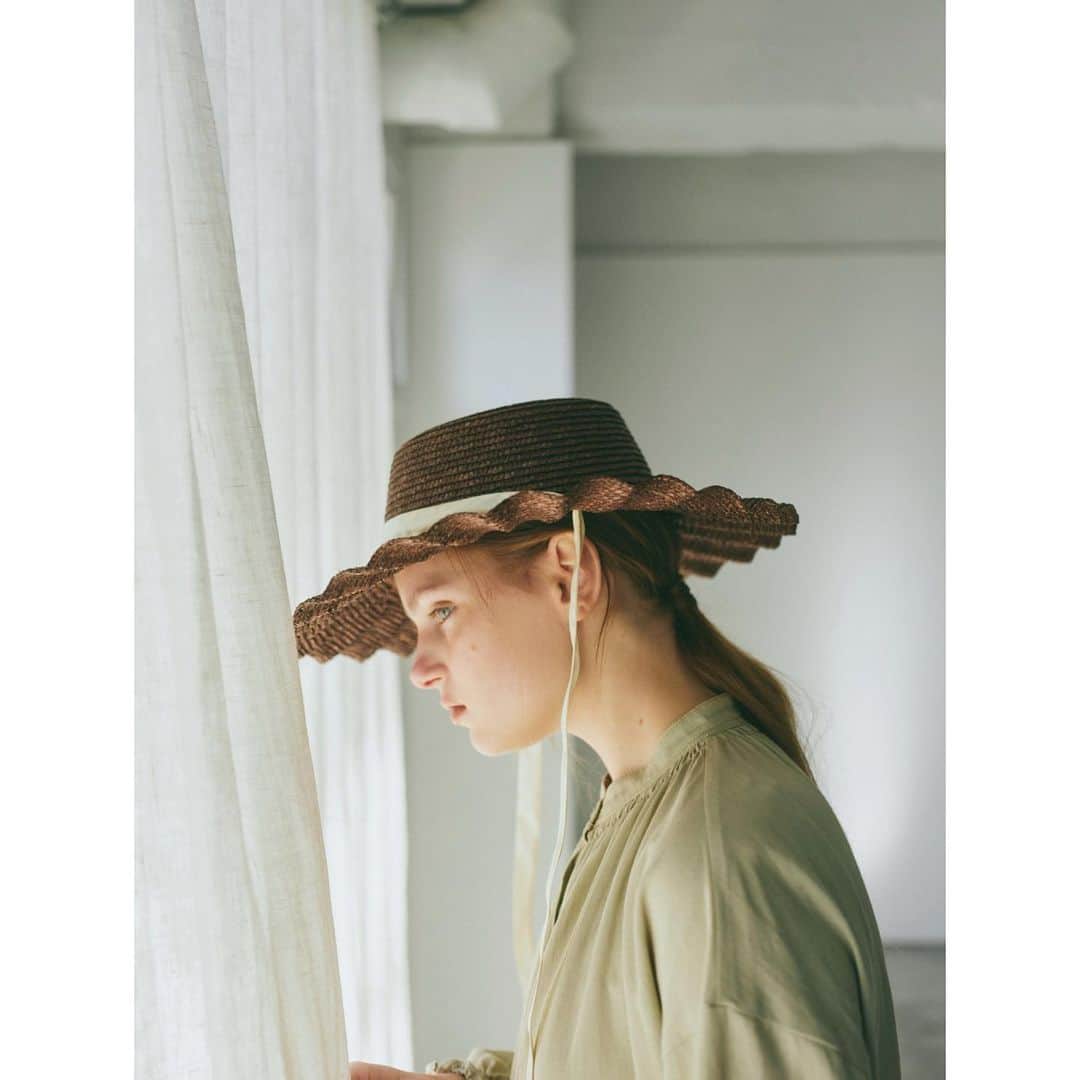 のインスタグラム：「■ 2021 SPRING Catalog Ⅰ ■  「2021 SPRING Collection I 」が 本日より公開しました。 ロングコートやジャケット、ワンピースなど。 春を彩る一押しアイテムをぎゅっと詰め込んだ 最新のスタイルブックです。 N.らしさ溢れる絶妙なカラー使いにも 是非注目してみてください♩  詳しくは、本日のストーリーまたは プロフィール画面のハイライトより 「LookBook」をCheck✔︎  ------------------- #nnaturalbeautybasic #catalog #web #code #coordinate #コーデ #コーディネート #カタログ #春コーデ #春ファッション」