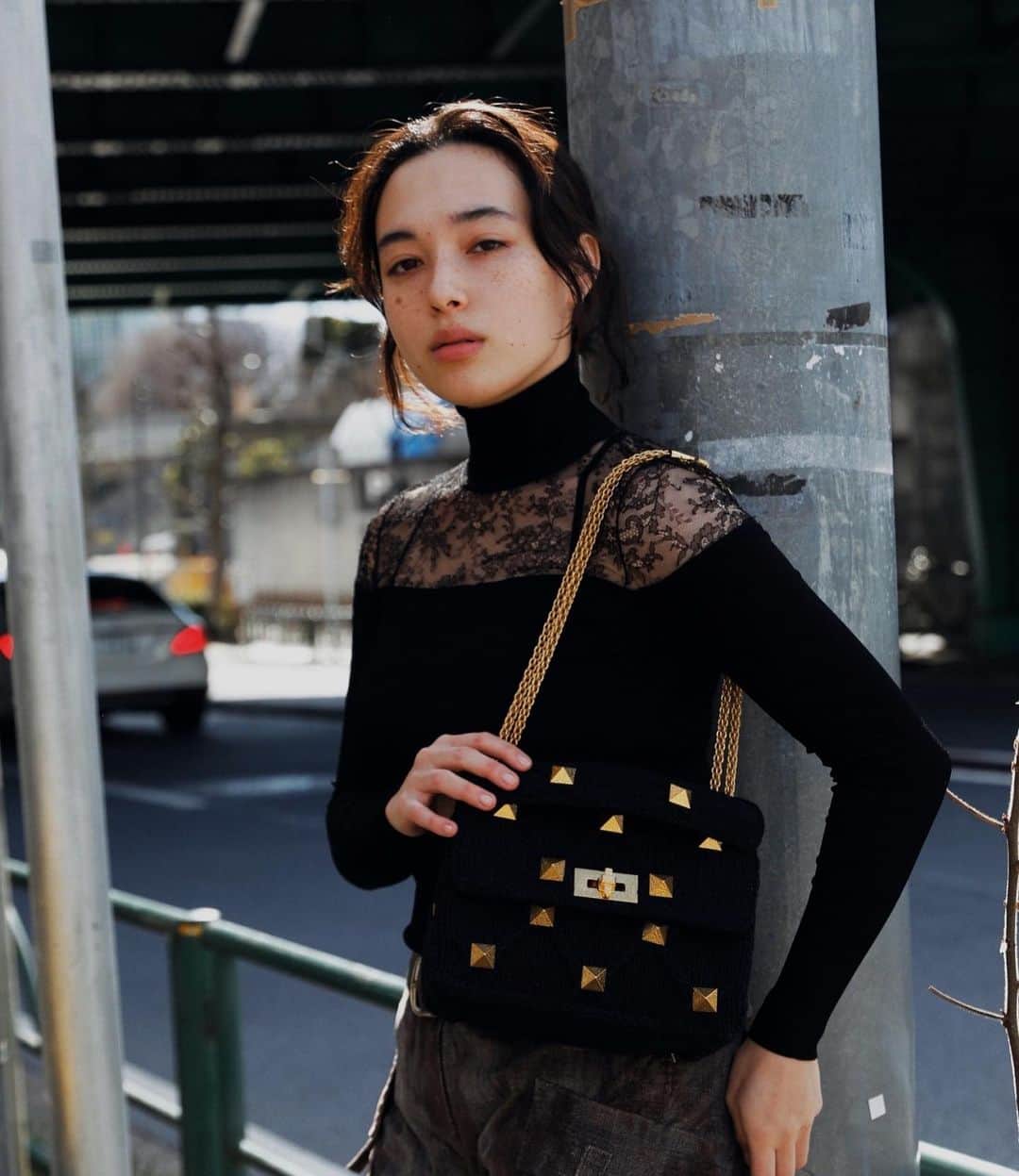 Megumuのインスタグラム：「@maisonvalentino 👜🎋✨ . #romanstud」