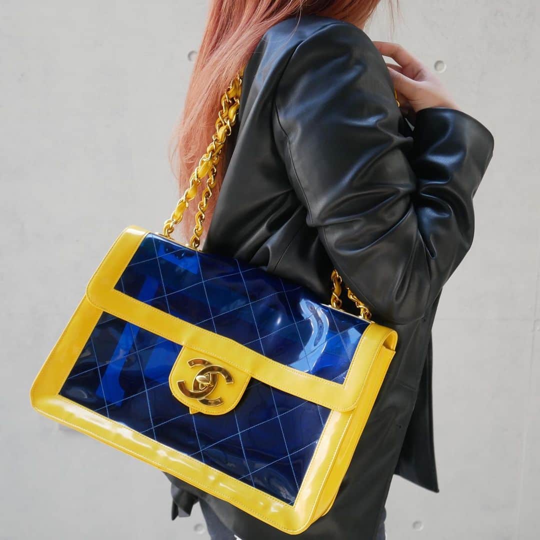 のインスタグラム：「Vintage PVC Bi-Color Maxi Flap from1994-1996 ☀️💙  🛒Not available on webstore - DM us to order  ✈️Free Shipping Worldwide  📩DM for more info and pricing ➡️info@amorevintagetokyo.com   #Vintage #AmoreTokyo #Authentic」