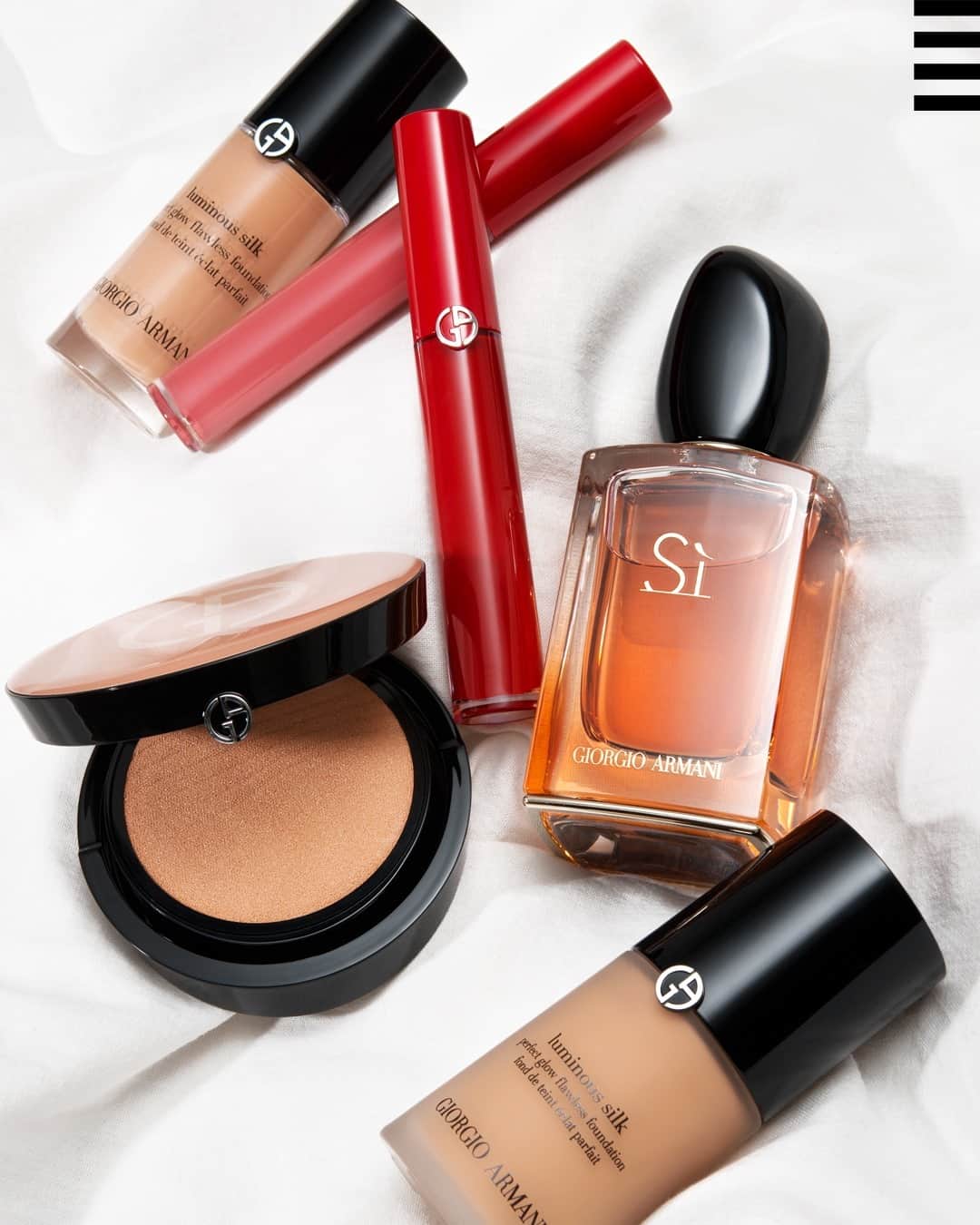 のインスタグラム：「Cliquez sur la photo pour découvrir les essentiels d'@armanibeauty ❤️ Le saviez-vous : la nouvelle eau de parfum Sì Intense est disponible en avant-première chez SEPHORA 😍 Ses notes de cassis, rose et patchouli révèlent la femme puissante, féminine et libre qui est en vous!  Disponible sur sephora.fr #SephoraFrance #ArmaniBeauty」