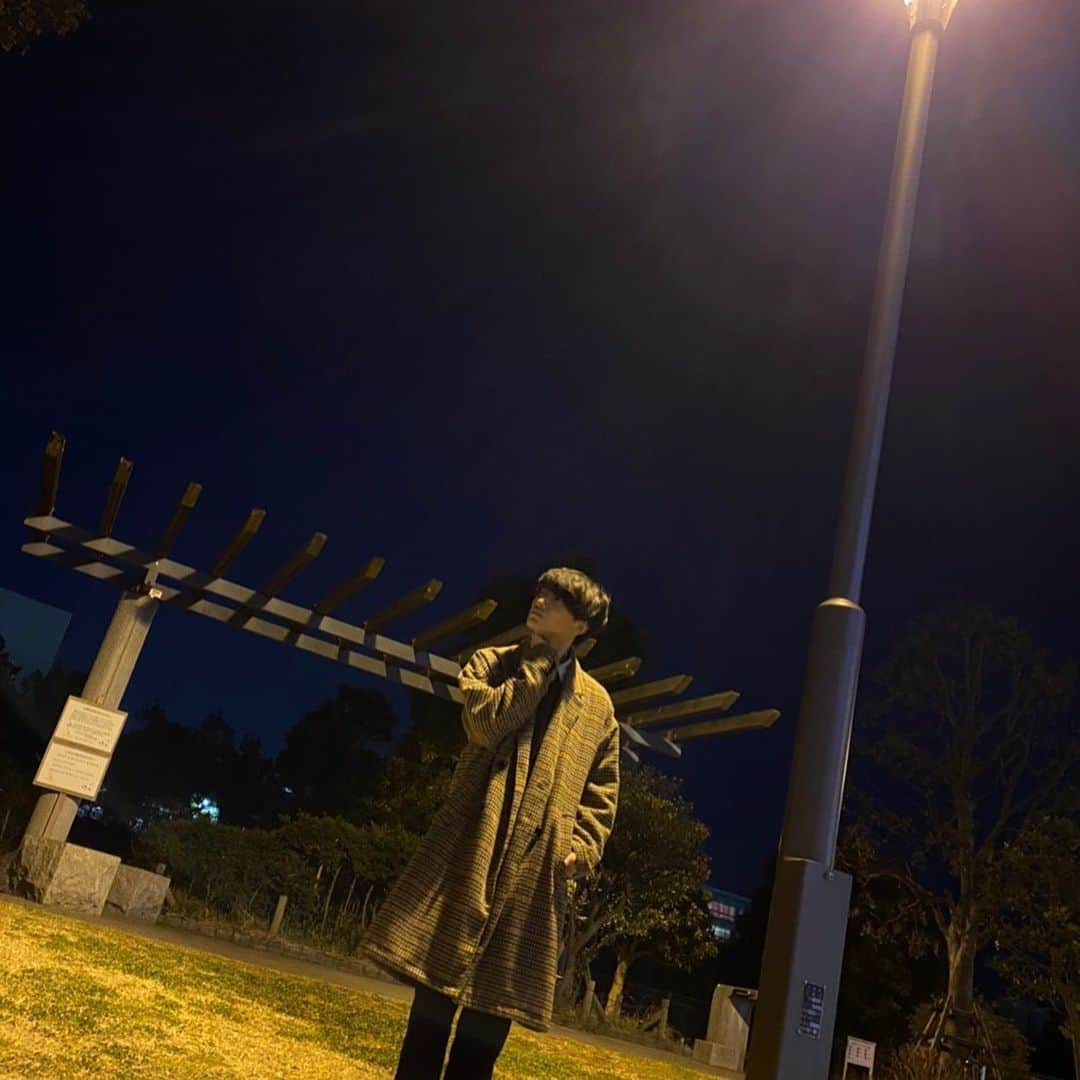 BUDDiiSさんのインスタグラム写真 - (BUDDiiSInstagram)「夜の公園でお話しよ😉  #BUDDiiS #FUMIYA #語ろ #このライトくらい #身長伸ばしたい💡」2月26日 20時00分 - buddiis.official