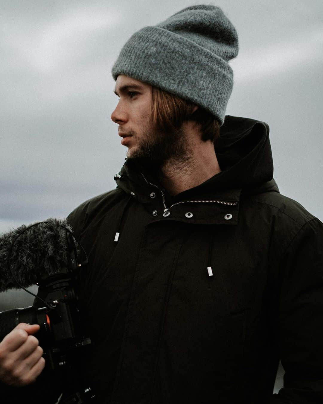 ステファノス・シチパスさんのインスタグラム写真 - (ステファノス・シチパスInstagram)「Reflecting on these incredible memories formed in Iceland over a year ago. It was a hell of a trip! We took some stunning portraits and, funny enough I started wearing face masks way before this pandemic "kicked in" - I was just trying it out for myself. I take preparation seriously fellows.   Nevertheless... what about you? What's one place you're psyched to travel to once the situation is set back to normality?   Tag someone you'd like to have as a companion on your epic journey.」2月26日 20時02分 - stefanostsitsipas98