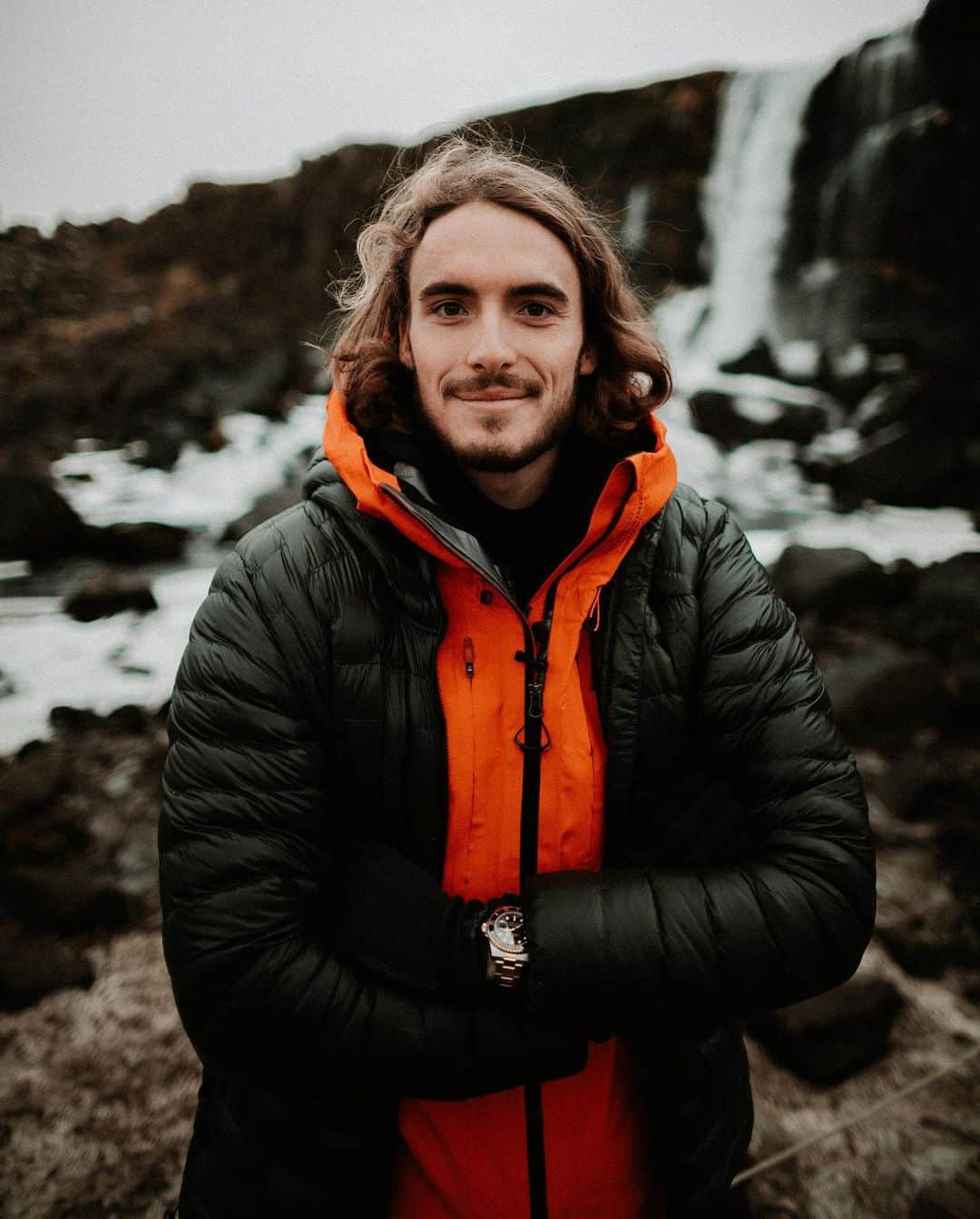 ステファノス・シチパスさんのインスタグラム写真 - (ステファノス・シチパスInstagram)「Reflecting on these incredible memories formed in Iceland over a year ago. It was a hell of a trip! We took some stunning portraits and, funny enough I started wearing face masks way before this pandemic "kicked in" - I was just trying it out for myself. I take preparation seriously fellows.   Nevertheless... what about you? What's one place you're psyched to travel to once the situation is set back to normality?   Tag someone you'd like to have as a companion on your epic journey.」2月26日 20時02分 - stefanostsitsipas98