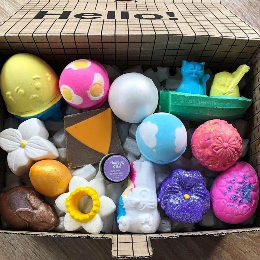 ラッシュのインスタグラム：「Look at this #Lushhaul 😍  @lushuponatime is already “Loving the Easter line from @lush this year”.  What are you eggcited to try? 🐰🌼🥕  #LushEaster #LushCommunity #BathBomb #LushHaul #Lush」