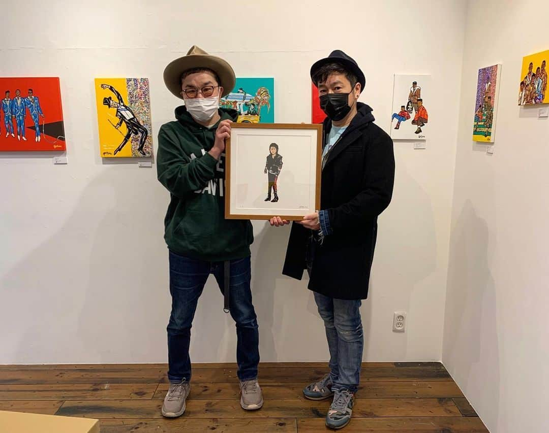 黒沢薫さんのインスタグラム写真 - (黒沢薫Instagram)「#西寺郷太 君の個展 "Funkvisions 2021" へ。音楽愛溢れる、キュートなポップスターの絵画達。 折角なので一枚。書籍、#ディスカバーマイケル の表紙にもなっている10枚限定リトグラフを購入しました。東京では28日まで！ ：kit gallery / 東京都渋谷区神宮前2-31-3 宝栄ビル2F-A   kit-gallery.com  #instapicture #IloveMJ #シリアルナンバーは7 #lovelife」2月26日 20時04分 - kaorukurosawa_lovelife