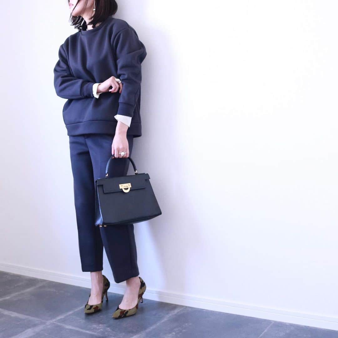 のインスタグラム：「カジュアルなセットアップ、なかなか使える👀 ・ ・ #セットアップコーデ #セットアップ #fashionjapan #ネイビーコーデ #学校コーデ #アラフォーファッション #着こなし #おしゃれさんと繋がりたい  #アラフォーカジュアルコーデ #アラフォーきれいめカジュアル  #アラフォーコーデ  #パーソナルスタイリスト」