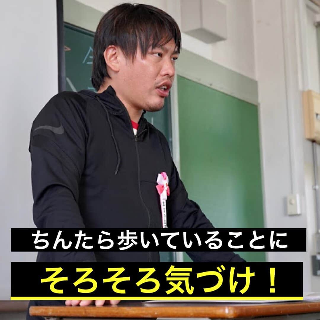 箕輪厚介 　公式さんのインスタグラム写真 - (箕輪厚介 　公式Instagram)「新しいものを無意識に嫌っていないか？ 逃げてると退化していくだけだぞ。  アンテナを常に貼れ！ 情報に敏感であれ！ 置いていかれるぞ！ 走り続けろ！  出典：箕輪厚介（2018） 『死ぬこと以外かすり傷』マガジンハウス 「変わり続けることをやめない」より  写真提供：侑里(@yy103style)  テキスト：ブライアン  #熱狂 #地道 #箕輪編集室 #死ぬこと以外かすり傷 #本物 #箕輪厚介 #newspicks #ビジネス書 #自己啓発 #やりたいことをやる #働き方 #進化 #オンラインサロン #就活 #意識高い系 #今日の名言 #サラリーマン #夢を叶える #挑戦 #仕事 #転職 #生き方 #行動 #変化 #会社員 #夢中 #言葉の力 #チャンス #自分らしく生きる #人生一度きり」2月26日 20時09分 - minohen