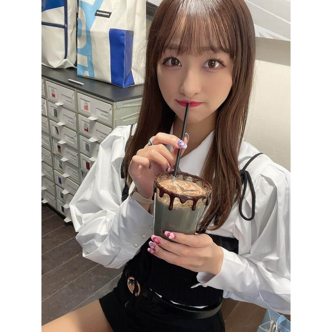 渡辺葉月さんのインスタグラム写真 - (渡辺葉月Instagram)「☕🍫🤍  服も買っちゃった〜〜また載せる♡  #ciatre #kyoto #kyotocafe #京都 #京都カフェ」2月26日 20時10分 - hazu.1123