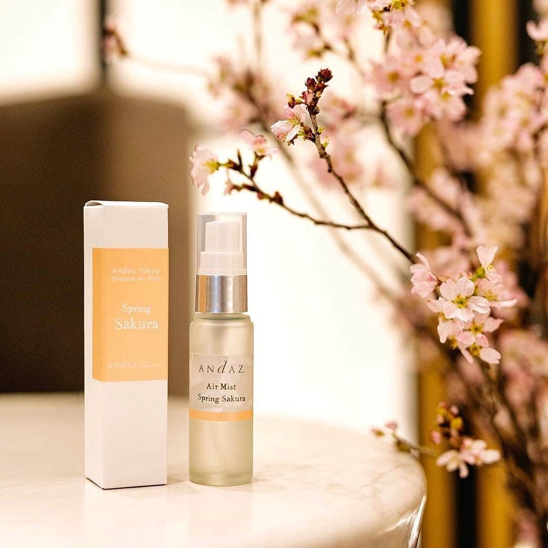 Andaz Tokyo アンダーズ 東京さんのインスタグラム写真 - (Andaz Tokyo アンダーズ 東京Instagram)「Enjoy the scent of spring in Tokyo with our original Sakura Air Mist 🌸 One of seasonal the scents available in our #MyWeekAtAndaz plan 🌱  アンダーズ 東京オリジナルの桜ミストで春の香りをお楽しみください🌸宿泊プラン「My Week at Andaz」の特典でもご体験いただけます。  #andaztokyo #アンダーズ東京 #さくら🌸 #アロマ好き #春が来た #sakura #桜 #spring #andaztokyo #andaz #aospa #airmist」2月26日 20時11分 - andaztokyo