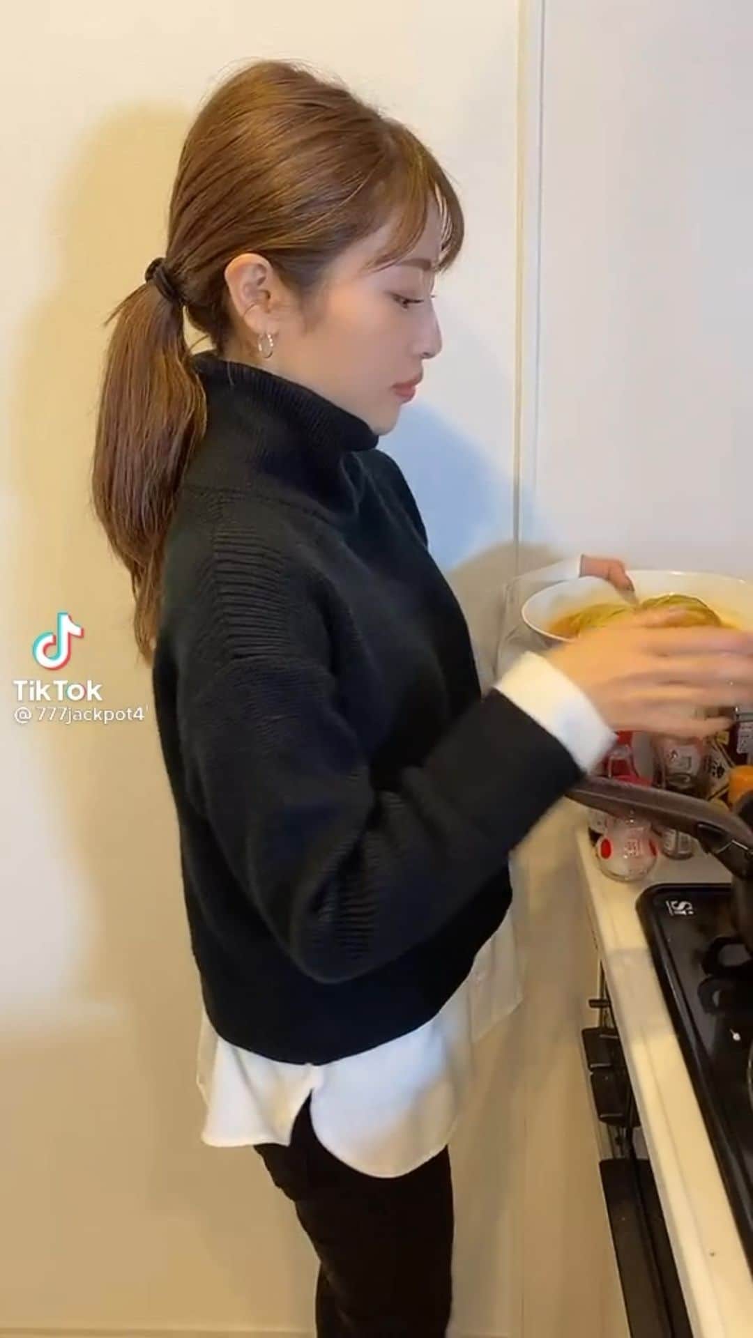 ☆SH!NR!☆のインスタグラム：「毎日俺のためだけにご飯作ってくれる。元カノ(夢の中で)」