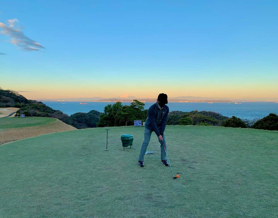 砂田将宏さんのインスタグラム写真 - (砂田将宏Instagram)「Yes. That’s Mt. Fuji in the back🇯🇵 ナイスショットからの足つった🦶」2月26日 20時12分 - masahirosunada.official