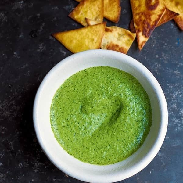 ナイジェラ・ローソンさんのインスタグラム写真 - (ナイジェラ・ローソンInstagram)「Tortilla chips at the ready! #RecipeOfTheDay is the ever-dippable Coriander (Cilantro, for my transatlantic friends!) and Jalapeño Salsa, though you can  use regular green chillies for it. And should you be able to get your hands on Seville oranges, juice them and use in place of the limes! .  And to get the recipe, either go to nigella.com or click on link in bio. What I mean by this, is that you tap on my name, which will take you to a page that has a link on it that says www.nigella.com/instagram. When you click on this link, it will take you to a page of photographs: click on the photograph you can want the recipe of, and you will be taken to it! . Photograph by Jonathan Lovekin #atmytable #salsa」2月26日 20時12分 - nigellalawson