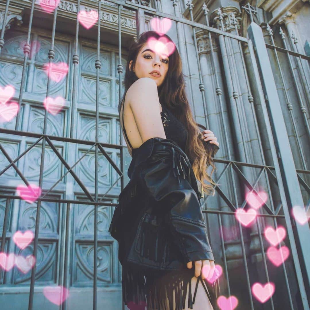 のインスタグラム：「#TGIF Cool girl can also be sweet！Swipe to see how to find this adore filter  #beautifulgirls #beautyplusapp #beautyplus #girlpower #coolgirl #ootd #fashion #fashionstyle」