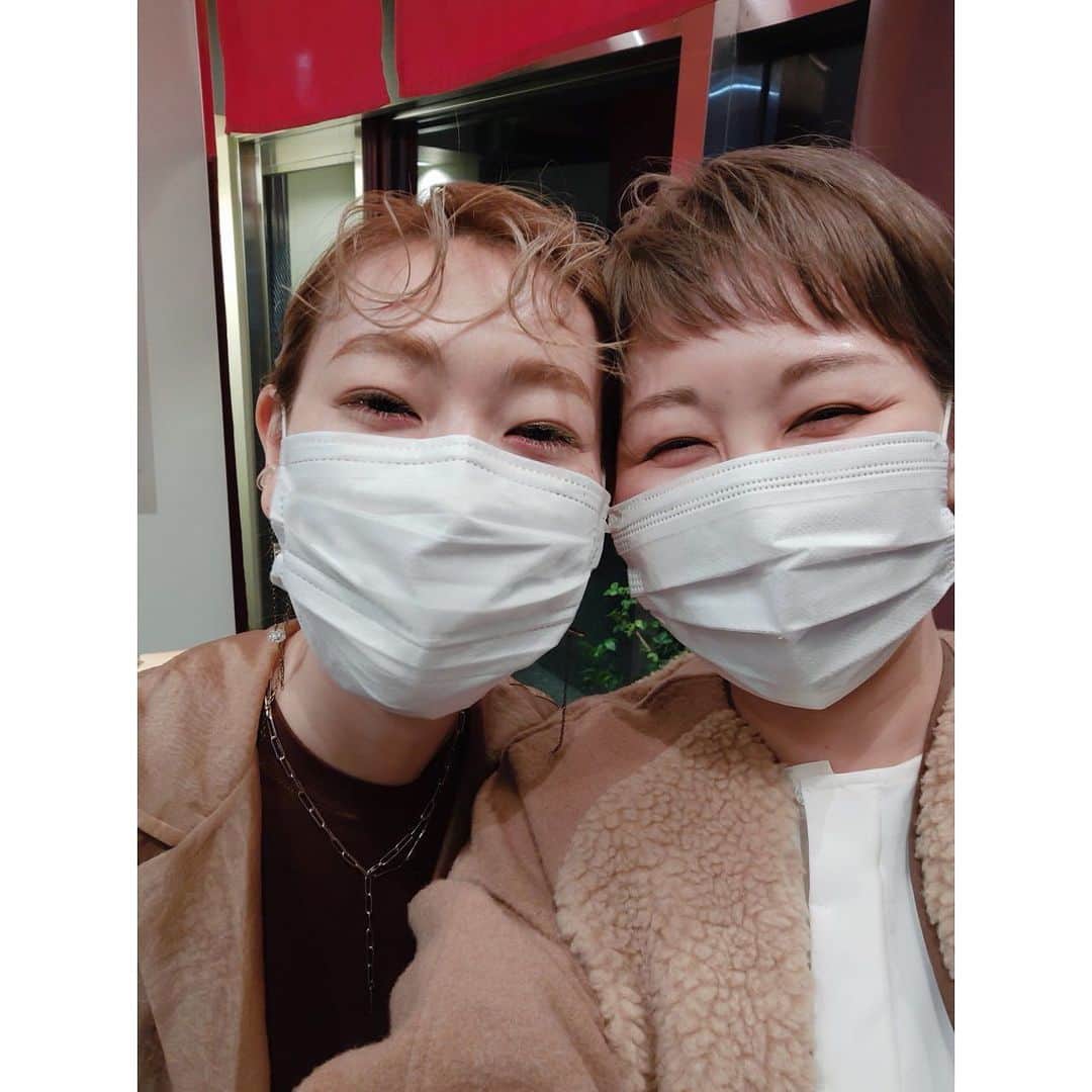 YU-U（工藤由布）のインスタグラム：「ひさびさ🤍あけおめ🤍 ママになったはず🤱おめでとう✨ 会えた〜🥺嬉しかった〜🥺 ハイトーン似合ってるぅ🤍らぶ🤍」