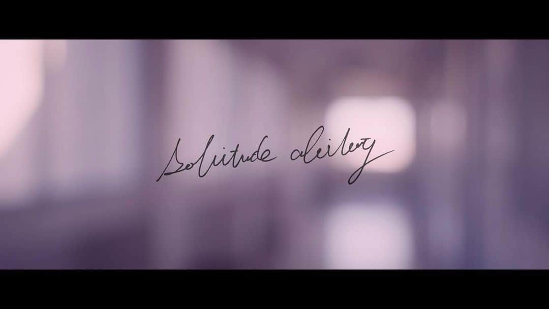 のインスタグラム：「ショートフィルム「solitude ability - 過去と未来の間 - 」 / 枝優花 × 伊藤万理華 × Karin. を公開しました。  この作品が、誰かの孤独に寄り添えますように  @edmm32   @marikaito_official  #solitudeability #ショートフィルム #過去と未来の間#枝優花#伊藤万理華 #karin」