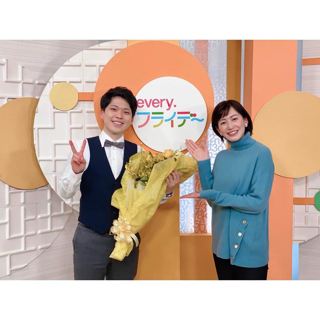 のインスタグラム：「. 藤田アナ、番組卒業😢 ありがとうございました🥺✨ . 私がevery.フライデーに入ってから短い間でしたが、このメンバーで生放送ができて毎週楽しかったです🥺 . いつも私の左隣に藤田さんがいて、とっても安心感があったので来週からいないのは、あんまり実感ない、、、😢 . 何でも話せて、尊敬している先輩！！これからもずっと応援してます！成長した姿を先輩に見てもらえるように私も頑張ります😊 . . #西日本放送 #RNC #岡山 #香川 #everyフライデー #エブリフライデー #藤田アナ #ありがとうございました #💐」
