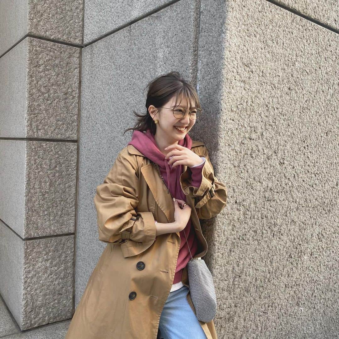 古南 祐佳のインスタグラム：「. 早く春アウター毎日着れる季節になって〜冬服飽きた🤭 先週末のあったかさカムバック🥺 . . #outfit #fashion #coordinate  #code #トレンチコート」