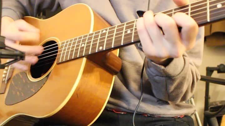山岸竜之介のインスタグラム：「Gibson 1951 J50  #neosoul #neosoulguitar #sologuitar #guitarist #Gibson #J50」