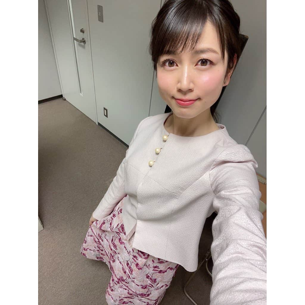 寺田ちひろのインスタグラム：「💕衣装💕﻿ ﻿ 『日テレNEWS24』で着た衣装たち✨﻿ ﻿ 全てTOCCA(@tocca_japan)さんのものです😊﻿ ﻿ ﻿ 珍しくジャケットスタイル！！﻿ 新鮮でした☺️💕﻿ ﻿ ﻿ 明日土曜は早番！﻿ 9時〜15時くらいまで担当します☀️﻿ ﻿ お時間の合う方はぜひごらんください！﻿ ﻿ ﻿ 早番の時は朝ごはんを持参するのですが、﻿ 最近はグラノーラを持っていって、﻿ ヨーグルトをかけて食べています💕﻿ ﻿ &フルーツは必須🍓🍊🍌🍎﻿ ﻿ めちゃくちゃ簡単朝食です🤣﻿ ﻿ ﻿ 2月も残りわずかですね🧸﻿ 明日もいい一日になりますように…😌✨﻿  #日テレNEWS24 #n24 #日本テレビ #日テレ #フリーアナウンサー #気象予報士 #セントフォース #寺田ちひろ」