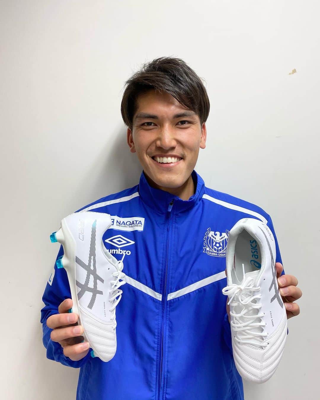 のインスタグラム：「今シーズンはasicsの新モデル#DSLIGHTXFLYPROを履いて頑張ります💪　履き心地最高です！ 五本指ソックスはグリップが付いていて踏み込みの時ズレることなくプレーできます！フィット感もすごいいいのでオススメです👍 #果敢な加速 #突き動かされる心#ASICSFootball #AccelerationByASICS #DSLIGHTXFLY #DSLIGHTXFLYPRO #SoundMindSoundBody」