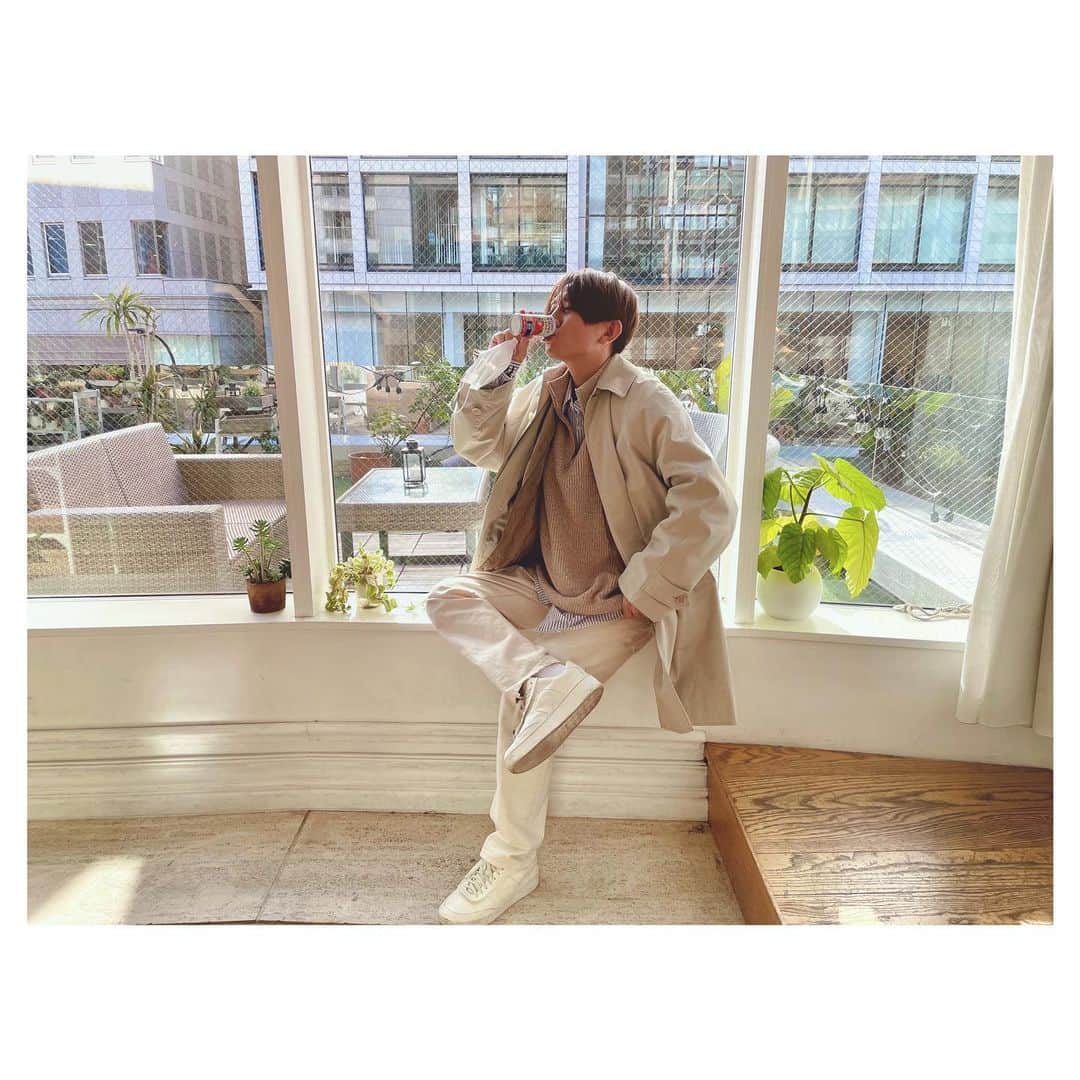 前原穂高のインスタグラム：「最近白にハマってる😍春の気配がしてきたね〜🌸  #美容室Violet #表参道ヘアサロン #表参道美容室 #表参道美容院 #美容師の休日 #白コーデ #前原穂高」