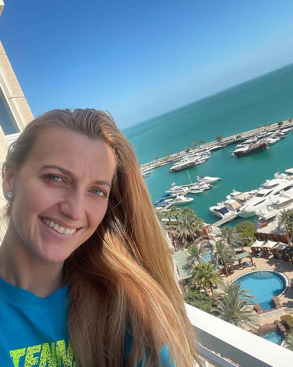 PetraKvitovaのインスタグラム：「Woke up to this beautiful backdrop in Doha ❤️🏖   @qatartennis」