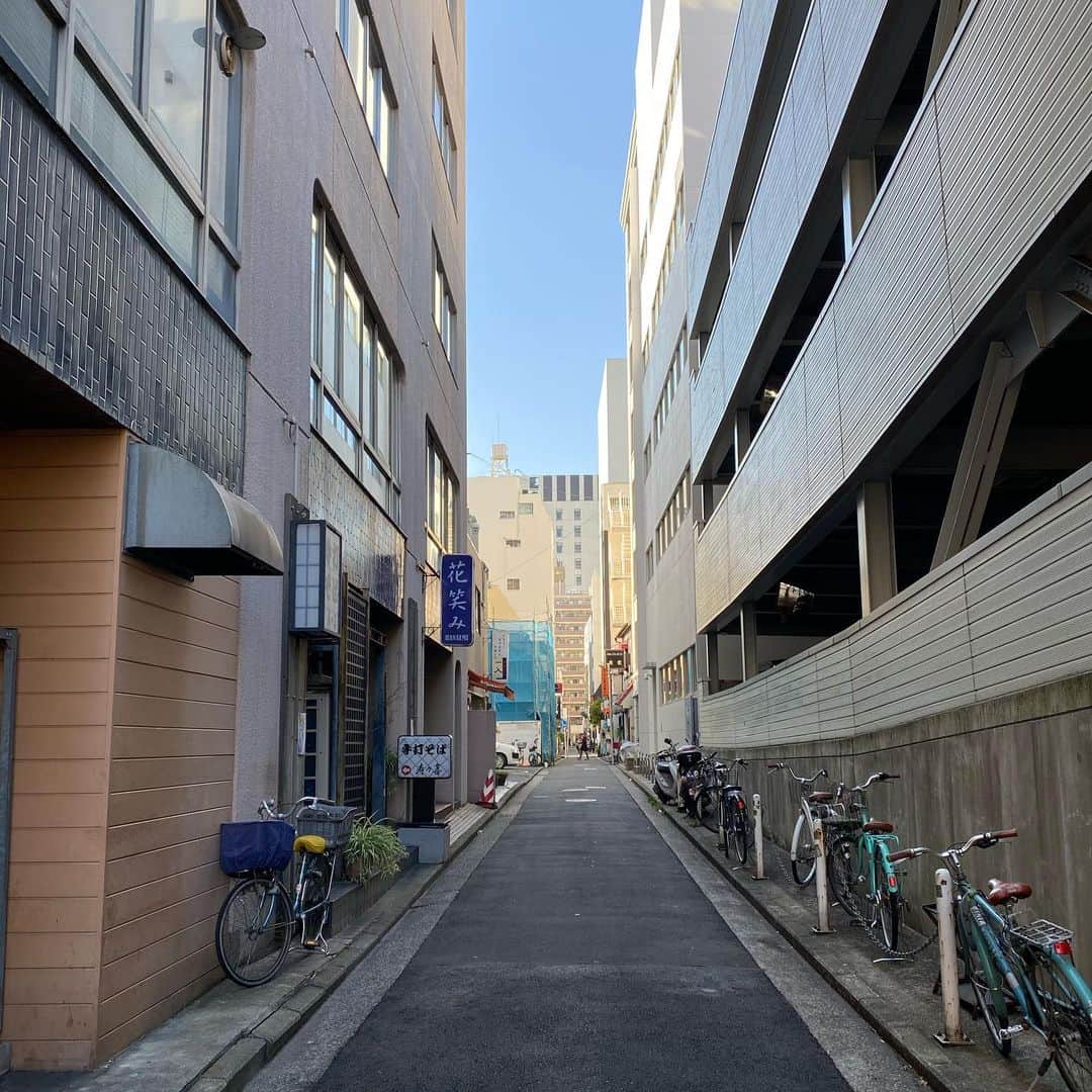 ヒイズミマサユ機さんのインスタグラム写真 - (ヒイズミマサユ機Instagram)「2021.2 Yokohama . . . . . . . . #yokohama #japan #路地裏」2月26日 20時59分 - hzm_official