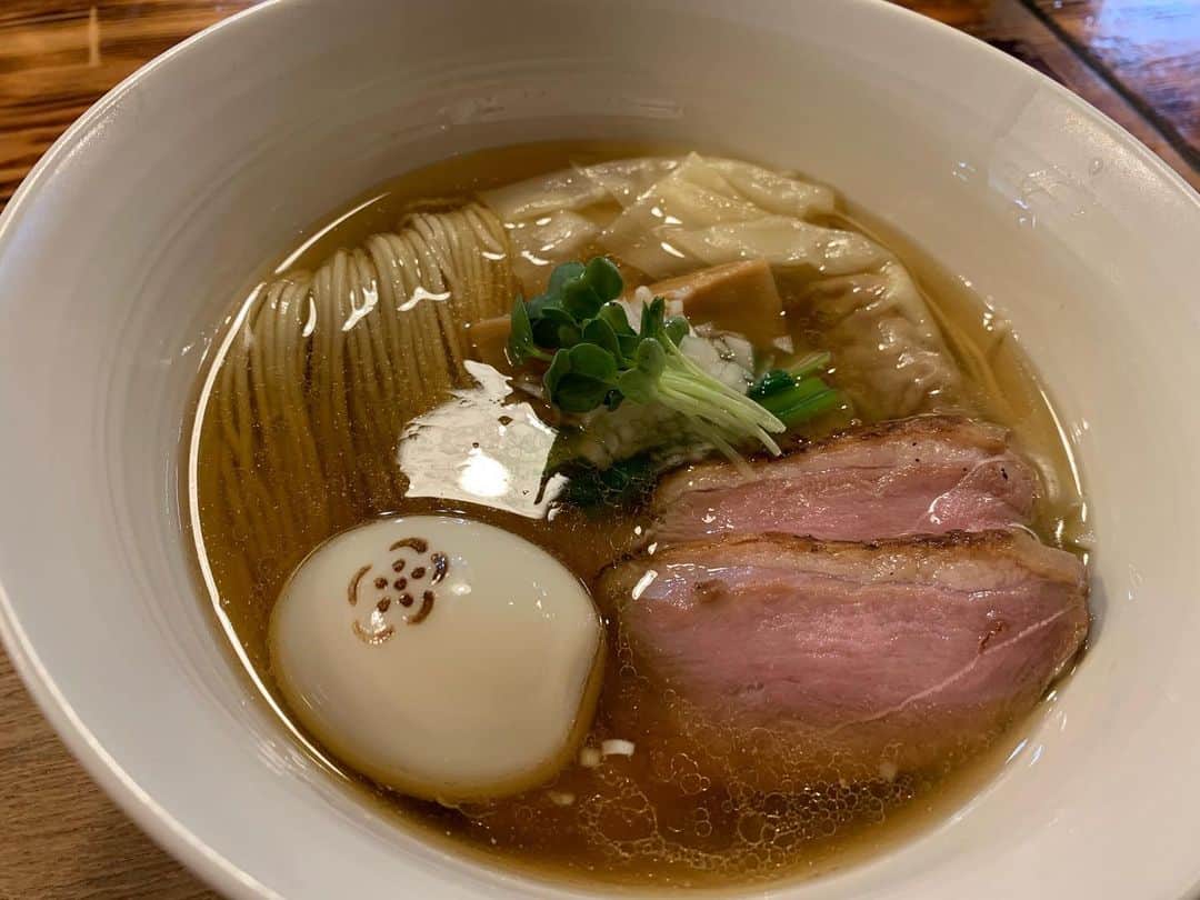 忍成修吾のインスタグラム：「美味しいおいしい塩ラーメン🍜」