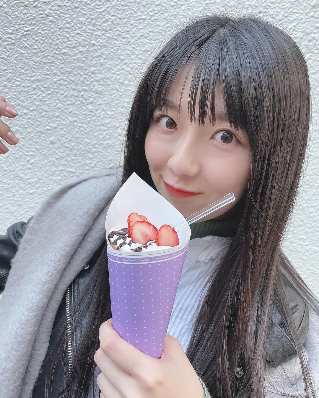 磯原杏華さんのインスタグラム写真 - (磯原杏華Instagram)「ダブルショコラってクレープを頼んだら チョコイチゴってレジ通してて ええ！ダブルショコラって書いてあるのに！？ って思ったけど出てきたのは確かに チョコイチゴでした。ダブルショコラとは一体」2月26日 20時55分 - isoharakyoka_box