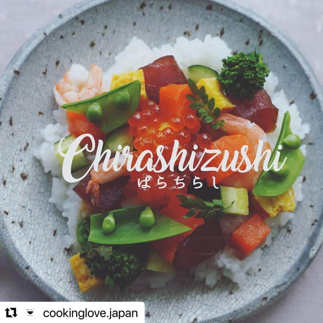 若林翔子さんのインスタグラム写真 - (若林翔子Instagram)「#Repost @cookinglove.japan with @make_repost ・・・ 本日YouTube公開しました！ かわいい盛り付けでいろどりアップ【ばらちらし】 子供と一緒に盛り付けしても楽しいメニューです୨୧ ひなまつりにもおすすめです❀  𓎩𓂃𓍯 [料理と暮らす｜YouTube] https://www.youtube.com/channel/UCQYSa775920IOdOgJLB9mUg チャンネル登録もぜひよろしくお願いします𓎩 プロフィールから飛ぶことができます❦ 𓎪𓐄𓍼𓂅  ━━━━━━━━━━━━━━━━━━ 料理と暮らす｜Cooking Love｜SNS ━━━━━━━━━━━━━━━━━━  [YouTube] https://www.youtube.com/channel/UCQYSa775920IOdOgJLB9mUg  [Insta] https://www.instagram.com/cookinglove.japan/  [Twitter] https://twitter.com/CookingLove5  [Facebook] https://www.facebook.com/cookinglovejapan  出演者への問い合わせや仕事依頼はこちらまで𓅩𓅩𓅩 [e-mail] cookinglove.jpn@gmail.com  [料理ナビゲーター] 若林 翔子  [調理アシスタント] 菊地恵子(cookinglabo)  [料理コーディネート] 高橋 真希(cookinglabo)  [レシピ監修] 鈴木茜(cookinglabo)  [撮影協力] cookinglabo  [映像制作] MOVIE DISTRICT MIYAGI Produced by WORLD FAMOUS SUPREME TEAM Co.,Ltd  #ばらちらし#ちらし寿司#時短レシピ #寿司#sushi#料理動画#簡単レシピ  #料理家#料理#和食#ひなまつり #レシピ動画#instafood#foodstagram #おうちカフェ#おうち時間#刺身 #パーティーメニュー#パーティー料理 #クッキングラム#foodporn#料理と暮らす #homecooking#cooking#yummy」2月26日 20時55分 - shokowakabayashi1685