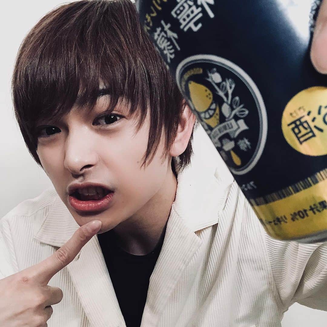 遊馬晃祐さんのインスタグラム写真 - (遊馬晃祐Instagram)「あれ？打ち合わせ？ 仲良しな人なんで呑みながらやります！笑 レモンサワー大好き❤🍋 ・ ・ I drink a little alcohol！ Do you like alcohol？ ・ ・ #japan #japanese #japaneseactor  #japaneseboy #japaneseidol  #japanesemodel#japanesevoiceactor  #レモンサワー」2月26日 20時55分 - asumakosuke1020