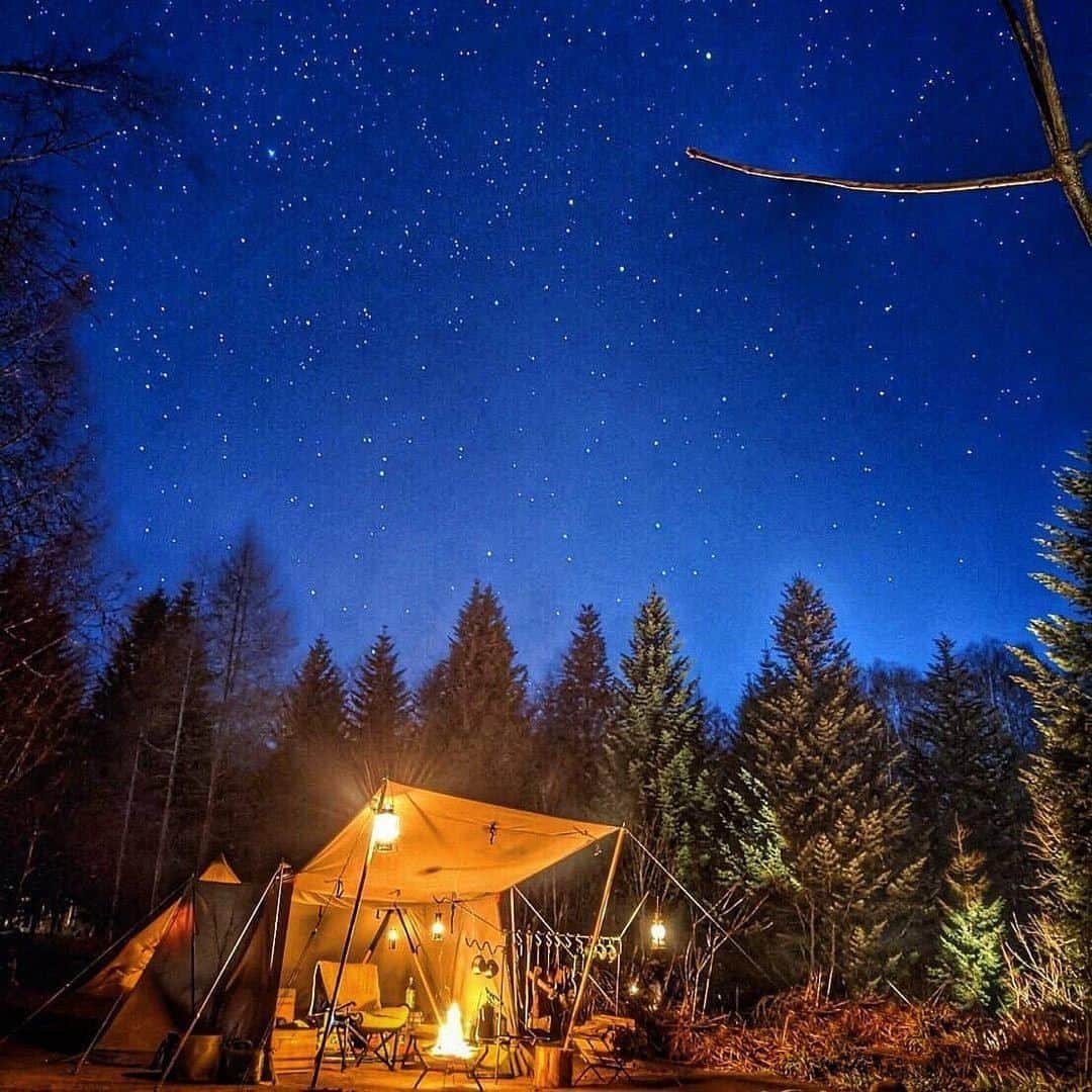 CAMP_HACKさんのインスタグラム写真 - (CAMP_HACKInstagram)「北海道ニセコでのキャンプ。雨予報から一転、夜は晴れて星空が広がったのだとか！　自然がくれるラッキーに出会えるのも、キャンプならではですね。 . . from CAMP HACK . CAMP HACKであなたのキャンプライフを取材します！ 『#camphack取材』を付けて投稿！ . Photo by @xxsolocamper  さん . #camp #camping #camphack #outdoorlife #outdoor #trip #travel #japan #followme #weekend #travelling #outdoorgirl #family #familytrip #キャンプ #アウトドア #キャンプ道具 #キャンプ初心者 #家族 #外遊び #自然 #キャンプ場 #お出かけ」2月26日 21時00分 - camp_hack