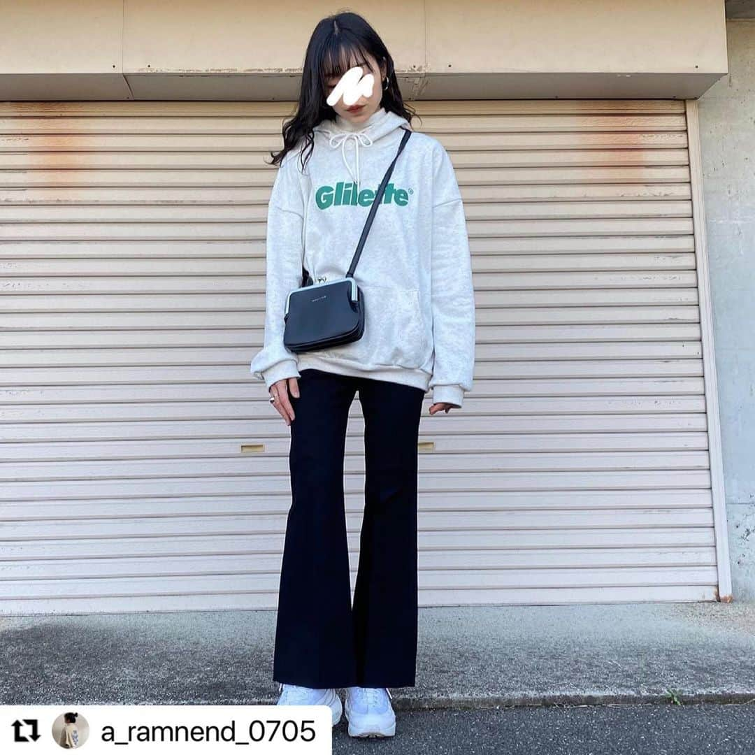 ショップにこにこさんのインスタグラム写真 - (ショップにこにこInstagram)「#Repost @a_ramnend_0705 ♡ with @make_repost ・・・ ・ ［@shopnikoniko ］バッグ‎☺︎ ZOZOTOWN限定で今日8時から3/2の11:59までタイムセール中💚  💸 ¥4158➡️¥2699 是非〜\🙋🏼‍♀️/ ・ ・ #ootd #ショップにこにこ_zozotown #nikeairmax95 #jkブランド #jk1  #スラックス #シルバーアクセサリー #エアマックス95 #がま口バッグ  #お洒落さんと繋がりたい #ストリートファッション #古着女子 #古着コーデ  #韓国ファッション #韓国ブランド #韓国通販 #韓国女子 #韓国」2月26日 21時01分 - shopnikoniko