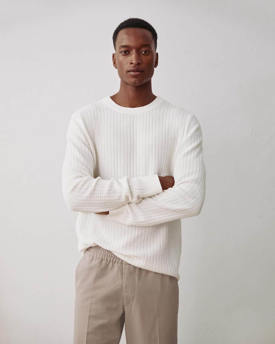 フィリッパコーのインスタグラム：「The Clive Sweater is perfect for that in-between season.」