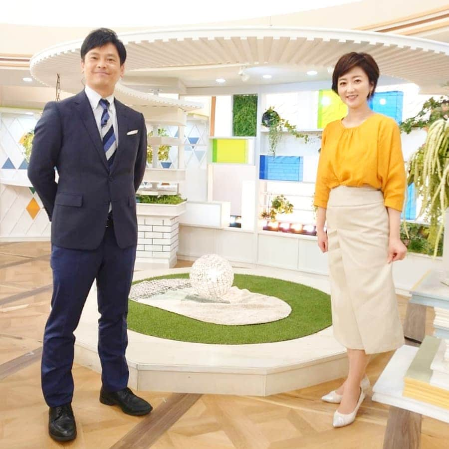 池尻和佳子さんのインスタグラム写真 - (池尻和佳子Instagram)「今日の衣装でした‼️  皆さん、良い週末を🤗✨  #randa#衣装#アクセサリー #cassisderouge#ソラリアプラザ #タダイマ#スパイラルセンス #中山昌子 さん#緒方 さん #アナウンサー#田畑竜介  #池尻和佳子#rkb」2月26日 21時02分 - wakako_ikejiri_rkb