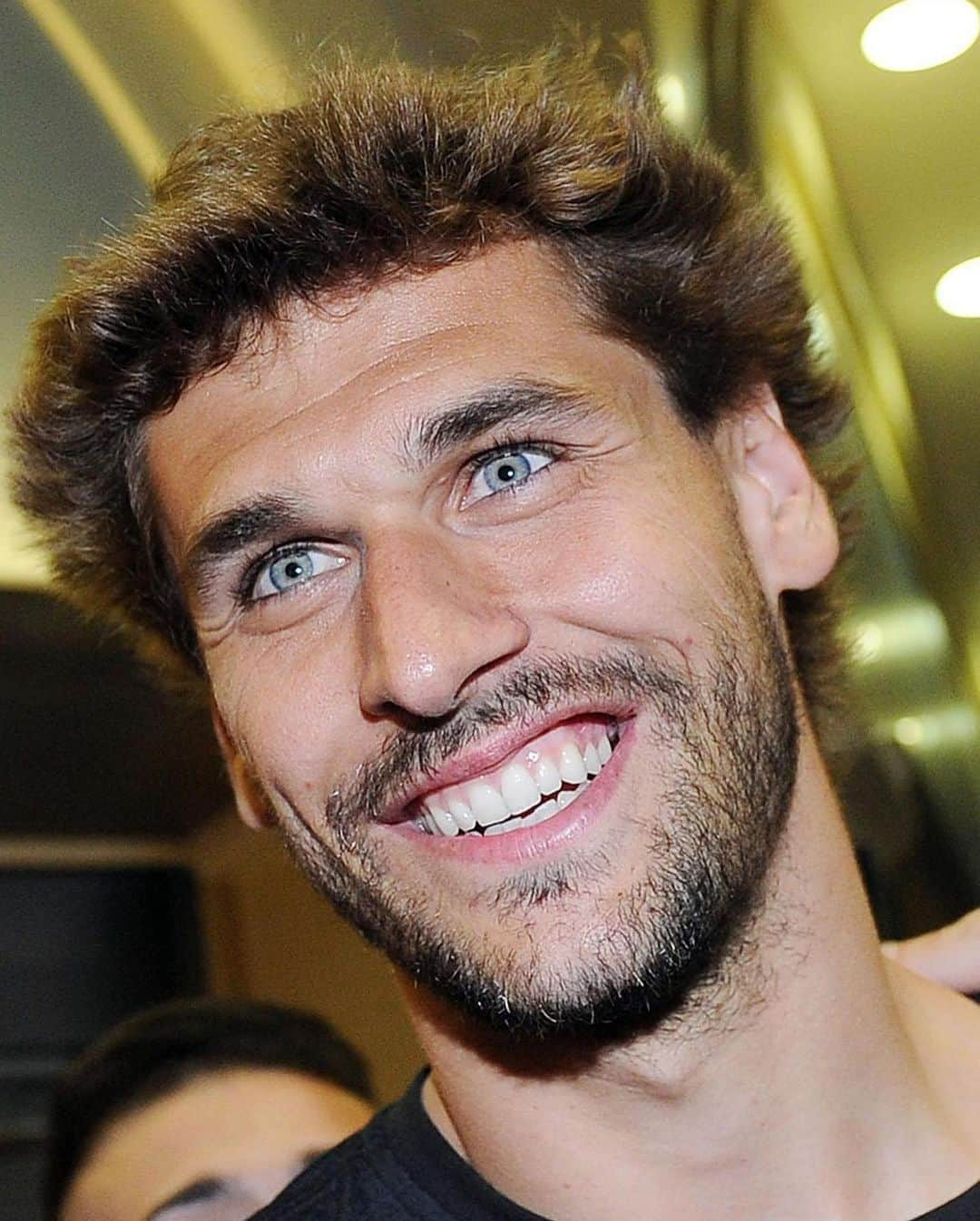 LFPさんのインスタグラム写真 - (LFPInstagram)「❤️🖤🤍 @athleticclub  ❤️🤍 @sevillafc  Happy birthday, @llorente_fer! 🎂🎊  #Llorente #Athletic #SevillaFC #LaLiga #LaLigaSantander #Football #LaLigaHistory #YouHaveToLiveIt #HayQueVivirla #HBD」2月26日 21時03分 - laliga