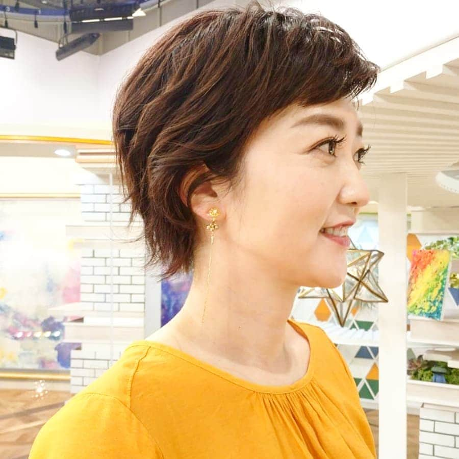 池尻和佳子さんのインスタグラム写真 - (池尻和佳子Instagram)「ソラリアプラザにも買い物に出掛けたいなぁ～🎶  アクセサリーご提供、ありがとうございます🍀😌🍀 @cassisderouge_official   #ソラリアプラザ#衣装#協力 #cassisderouge #イヤリング #スタイリスト#スパイラルセンス #中山昌子 さん#緒方 さん #styling#rkb#accessory#タダイマ #緊急事態宣言#解除#引き続き #感染#対策#買い物#気を付けて」2月26日 21時08分 - wakako_ikejiri_rkb