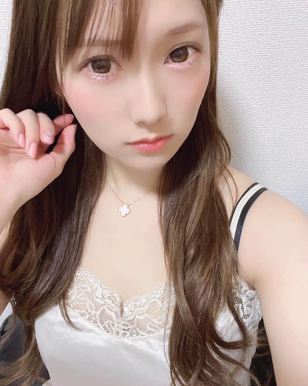 のインスタグラム：「引きこもりって楽しい🥺 #はやのうた」