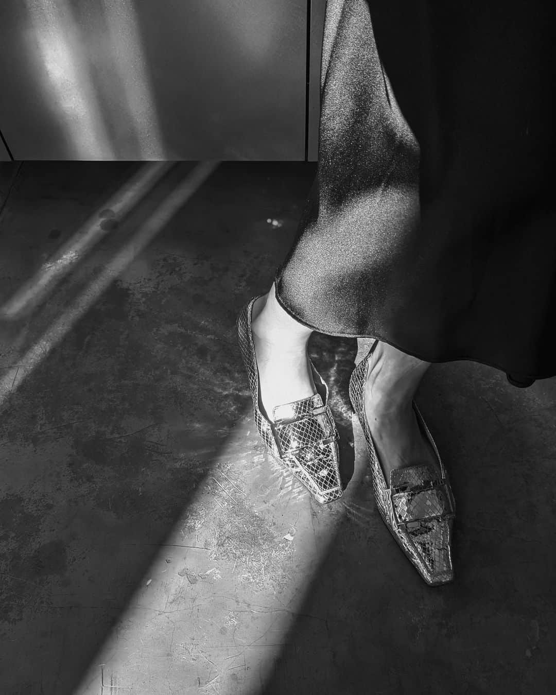 鈴木淳子さんのインスタグラム写真 - (鈴木淳子Instagram)「Dazzling 🌹 #sergiorossi @sergiorossi  . フラットなのに、一日履いても疲れない神ローファー。惚。 . #セルジオロッシ」2月26日 21時09分 - junkosuzuki