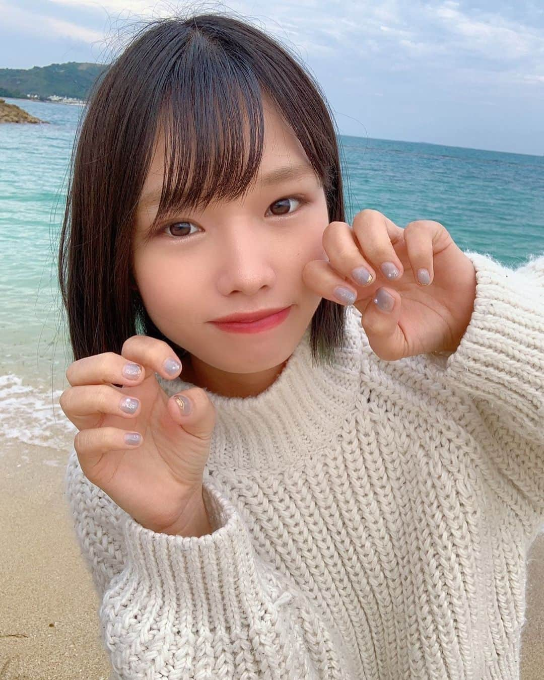 なみなみのインスタグラム：「♪ ネイルと私と海🏖」